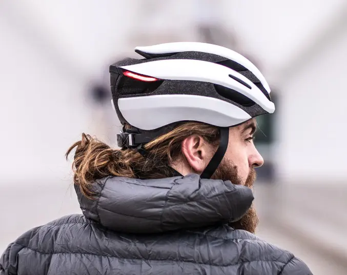 Lumos Ultra — умный велосипедный шлем